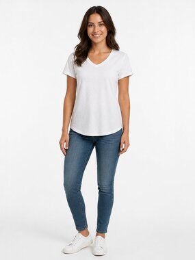 Bobbie Brooks Women's White V-Neck T-Shirt Size Medium